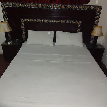 Safari Hotel Upper Mall Lahor Kültér fotó