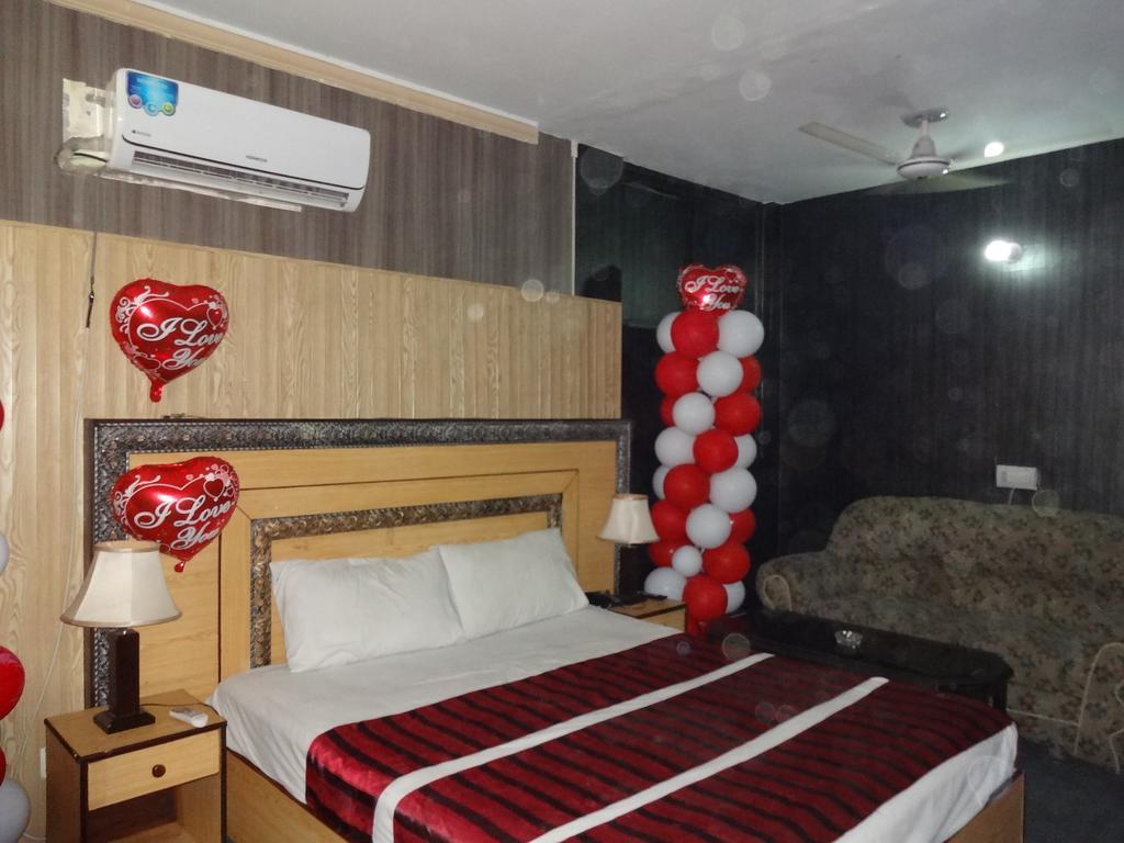 Safari Hotel Upper Mall Lahor Szoba fotó
