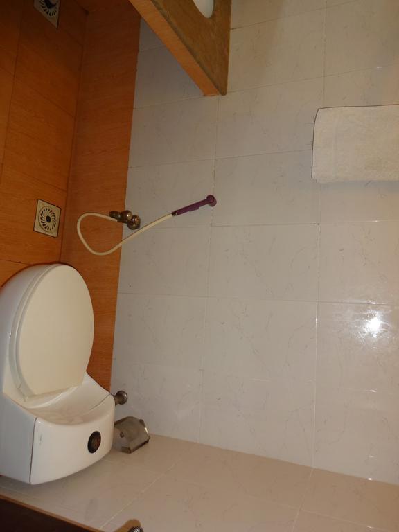 Safari Hotel Upper Mall Lahor Szoba fotó