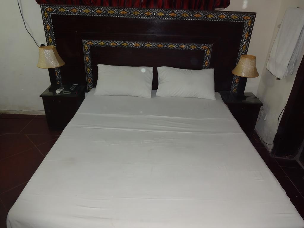 Safari Hotel Upper Mall Lahor Kültér fotó