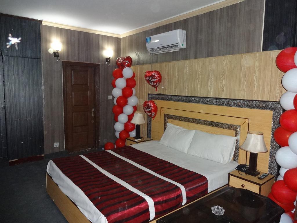 Safari Hotel Upper Mall Lahor Szoba fotó