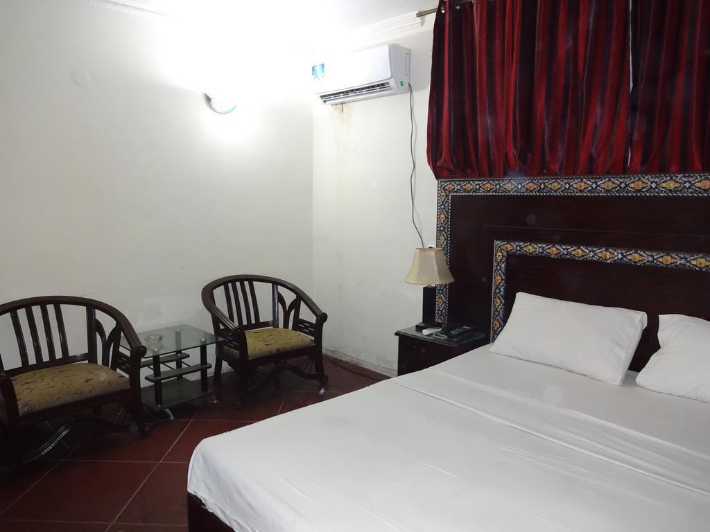 Safari Hotel Upper Mall Lahor Kültér fotó