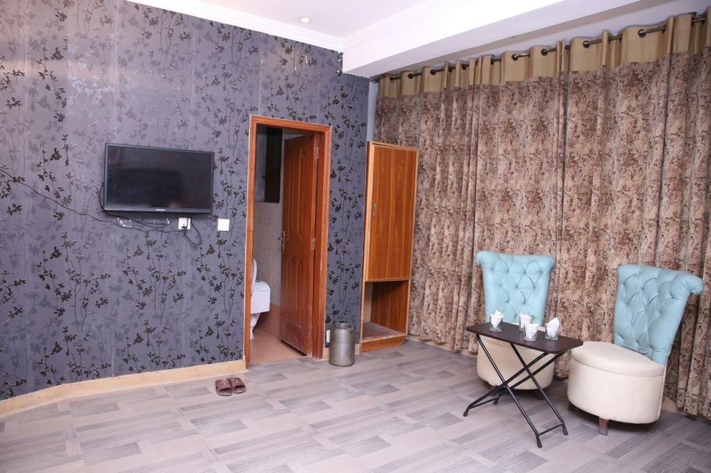 Safari Hotel Upper Mall Lahor Kültér fotó